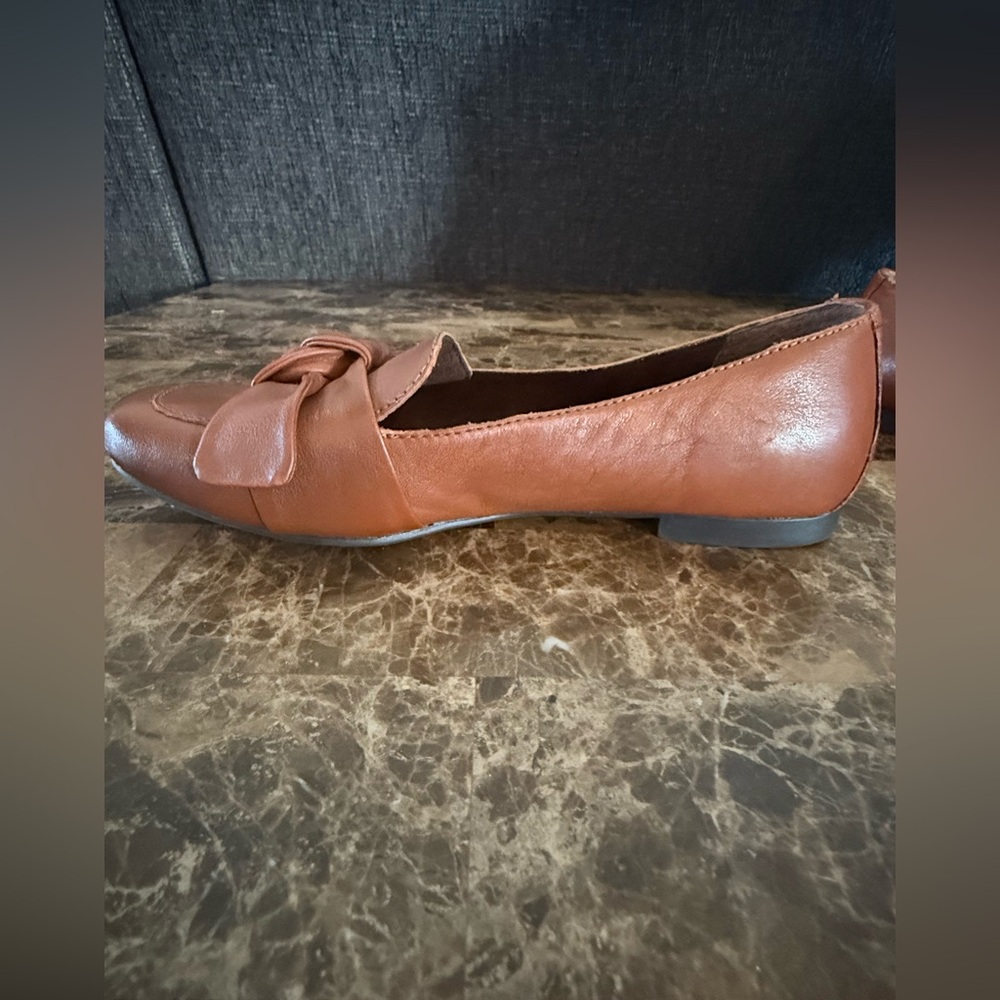 Born. Carrine Bow Detail Leather Slip On Loafers. Tan. Size 7. - Picture 6 of 15
